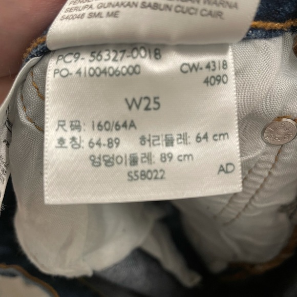 Women’s Levi’s Jean Shorts - Picture 3 of 3